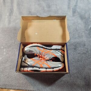 Asics Shoes Mens 9 White Orange Sneakers Running GT-2000 T2K2N NWT With Box
